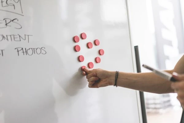 《等故事长大：一场关于时间、记忆与成长的灵魂对话》