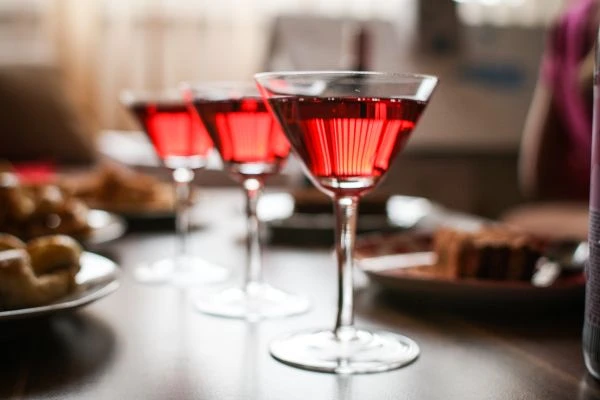 《100个触动心灵的家庭故事:谁家故事100个读后感带来的生命启示》