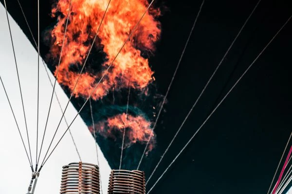 《红色故事地雷战:硝烟中的智慧与永不褪色的精神图腾》