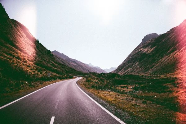 《明日人故事：当科幻照进现实的震撼与启示》