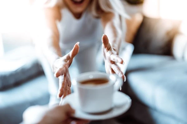 月圆人团圆:中秋民俗故事背后的文化密码与情感共鸣