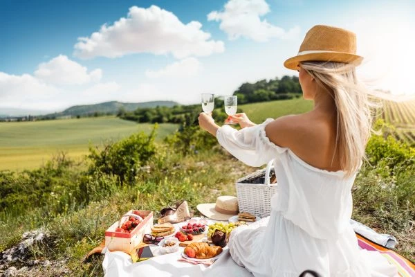 贪吃的黄狗：一个关于欲望与救赎的现代寓言