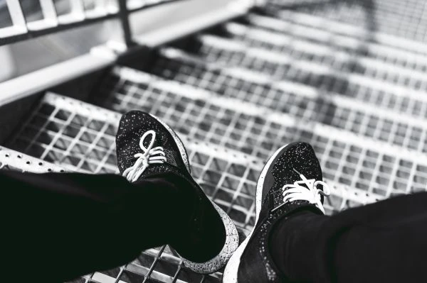 《显微镜下的灵魂震颤:那些改变世界的科学家故事如何重塑我们的认知》