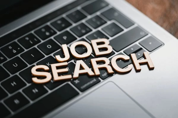 《民国故事：在历史褶皱中触摸人性的温度》