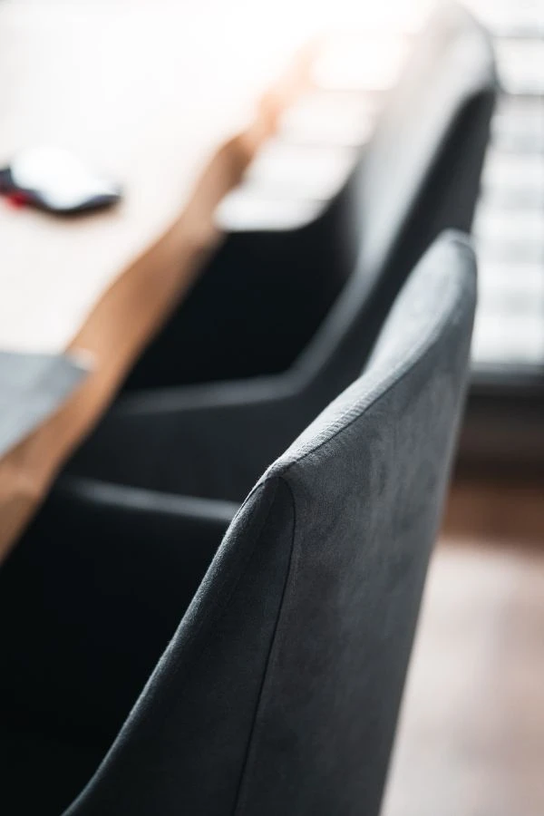 《韩寒故事里的叛逆与成长:一场跨越时代的青春共鸣》