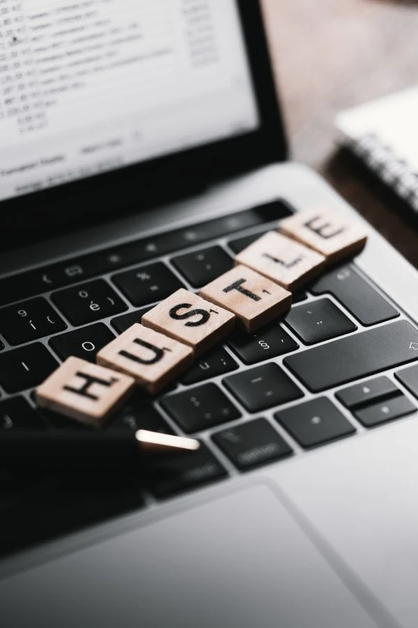 《猎人的故事:在荒野中寻找生命与自我的深刻寓言》